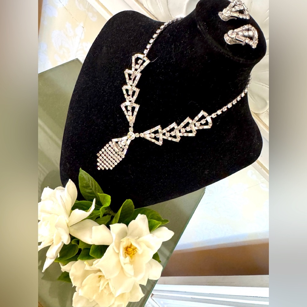 Excellent True vintage Rhinestone necklace & earrings Super sparkle great design